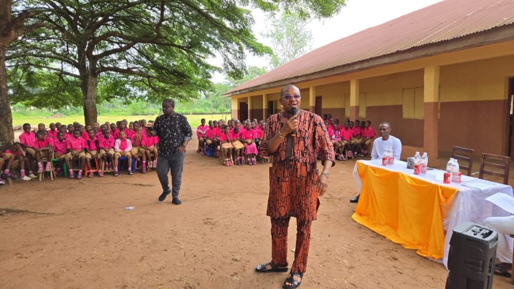 Hon. Iheonunekwu Donates 3.5KVA Inverter to St. Anthony Comprehensive Secondary School, Nbawsi