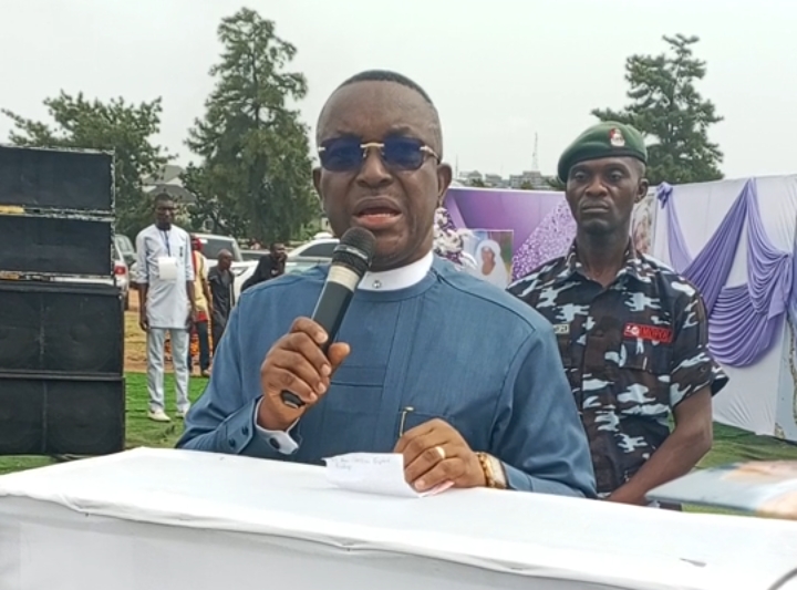 Pst. Ajagba Condoles with the Ezeocha Family Over the Death of Their Mother